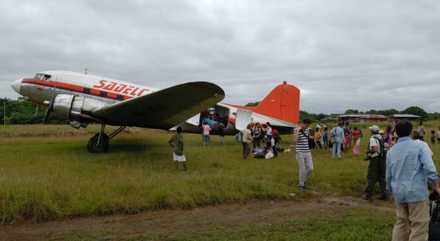 Vintage Douglas DC-3 flights in Colombia